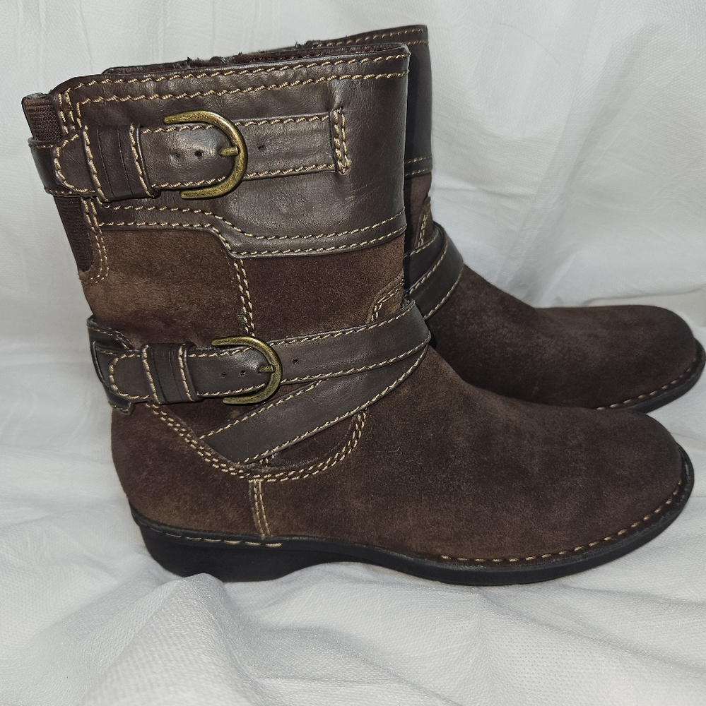 CLARKS WHISTLE RANCH Brown Suede Ankle Bootie Boots size 8